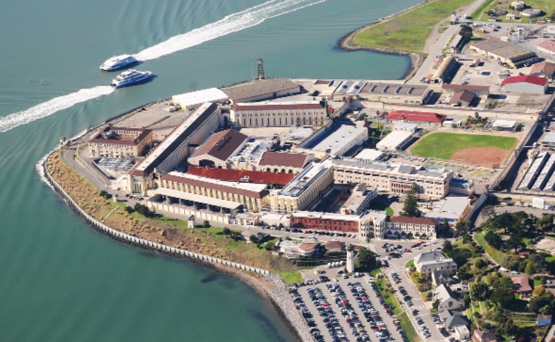 This image has an empty alt attribute; its file name is sq_giants_1.jpg